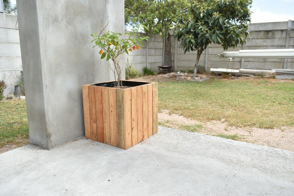 Simple Assembly Large Square Planter| DIY Plans | The Woodworker's Plans